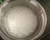 A picture of step 1 of Sago fruit delight.