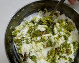 खुसखुशीत आणि हेल्दी रवा-मटार पॅनकेक (Rava Matar Pancake Recipe In Marathi) रेसिपी स्टेप 2 फोटो 
