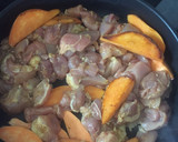 Foto del paso 4 de la receta: Ricos camotes o batatas dulces guisadas con pollo 😎