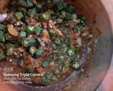 A picture of step 4 of Bhindi gravy.