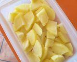Foto del paso 1 de la receta: Patatas con borrajas rehogadas con ajo y pimentón: Guarnición ideal de carnes/pescado