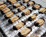 Foto langkah ke 7 dari resep Kue semprit Sagu Keju Coklat Ce Tintin Rayner.