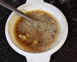 Foto del paso 2 de la receta Tortilla de claras con semillas de chía, ajo y especias