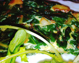 Foto del paso 1 de la receta: Tortilla de papa y acelga con ensalada de rúcula.