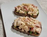 Foto del paso 6 de la receta Montaditos de delicias de mar y aguacate