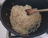 Foto del passaggio 2 della ricetta Risotto con gli asparagi e pistacchi