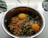 Foto langkah ke 4 dari resep Martabak mie sayur.