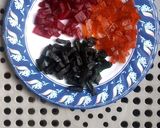 A picture of step 4 of 3 color Truti fruiti jelly.