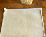 Hình bước làm 1 của món Stromboli (Pizza Cuộn)