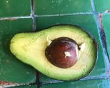 Foto del paso 1 de la receta: TIP: PARA CONSERVAR EL AGUACATE PARTIDO 🥑