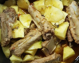 Foto del paso 2 de la receta: Papas guisadas con costillas
