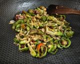 Foto langkah ke 6 dari resep Tumis Bunga Turi Cabe Gendot.