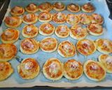 Sajtos virslis csiga leveles tésztából recept fázis 6 fotója