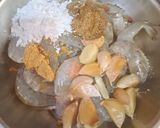 Foto langkah ke 2 dari resep Udang Goreng Bawang Putih.