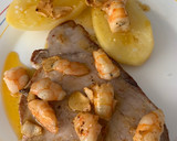 Foto del paso 5 de la receta: Atún a la plancha con langostinos al ajillo