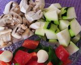 Foto del paso 2 de la receta Plumas con langostinos, almejas y verduritas
