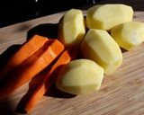 Foto del paso 1 de la receta: Pastel de carne y curry con puré de patata y zanahoria