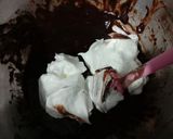 Foto langkah ke 8 dari resep Chocolate Cotton Sponge Cake.