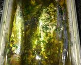 Foto del paso 3 de la receta Sardinas crudas maceradas en aceite de oliva, ajo y perejil (conservas caseras)