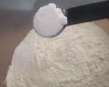 A picture of step 1 of Domino's style pasta pizza.