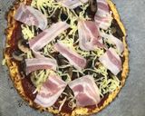 Foto del paso 8 de la receta: Pizza de masa de coliflor con bacon y champiñones