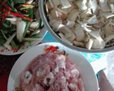 รูปขั้นตอนการทำที่ 3 ของ ต้มข่าไก่ใส่หัวปลี