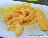 Foto del passaggio 2 della ricetta Cremoso di ricotta con gocce di cioccolato, pistacchi e purea di mango