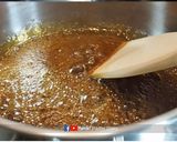 A picture of step 4 of Grass Jelly Snow Ice with Fresh Milk and Caramel Sauce.
