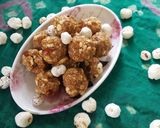 मखाने और ड्राई फ्रूट्स के फलाहारी लड्डू (Makhane aur dry fruits ki falahar ladoo recipe in Hindi) रेसिपी चरण 11 फोटो