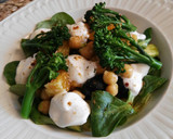 Foto del paso 7 de la receta: Ensalada de garbanzos con aguacate, naranja y bimi