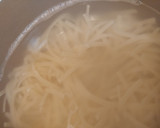 Foto del paso 1 de la receta: Noodles con langostinos y verduras