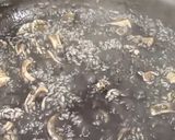 Foto del paso 2 de la receta Arroz negro con sepia y gambas