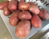 Une image de l'étape 1 de Pommes de terre roses grillées aux épices espagnoles.
