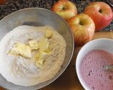 Foto del paso 1 de la receta Torta roja de manzanas de Dña Petrona