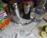 Foto del paso 1 de la receta Cóctel de vermú con vodka y zumo de guayaba