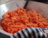 A picture of step 2 of Gajar Ka Halwa.