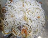 A picture of step 4 of Street Style Chicken Noodles.