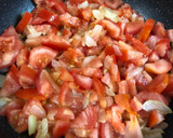 Foto del paso 1 de la receta: Cazuelitas de tomate y huevo gratinadas