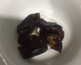 A picture of step 2 of Spinach dates balls.