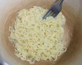 Foto langkah ke 1 dari resep Omelet Mie.