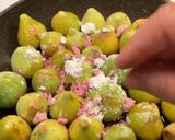 Foto del passaggio 2 della ricetta Fichi caramellati al vino rosso