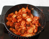 Foto langkah ke 4 dari resep Kimchi Jjigae Sup Kimchi resep asli korea.