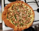 صورة لخطوة 3 من وصفة بيتزا شهيه بالصلصه جبن 🍕