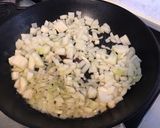Une image de l'étape 5 de Saucisses fumées à la compotée d oignons et poivrons verts,citrons confits aux épices indiennes.