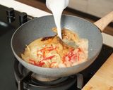 Foto langkah ke 6 dari resep Chili Crab Stick Devina Hermawan.