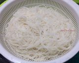 Hình bước làm 5 của món Bún Gạo Xào Thập Cẩm