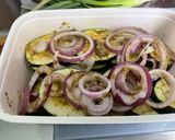 Une image de l'étape 9 de Courgettes rondes et oignon rouge au pesto.