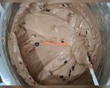 Foto langkah ke 4 dari resep Bolu Coklat ChocoChip Panggang.