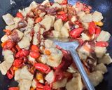 Foto langkah ke 4 dari resep Oseng Tempe Gembus Kulit Melinjo (pedas manis).