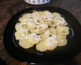 Foto del paso 3 de la receta: Ensalada templada de patata con caviar y alcaparras